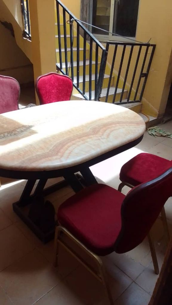 Table A Manger Avec Chaises Djibouti