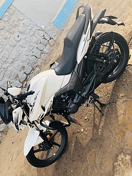 Moto Hero Hunk 150cc, 8000 km