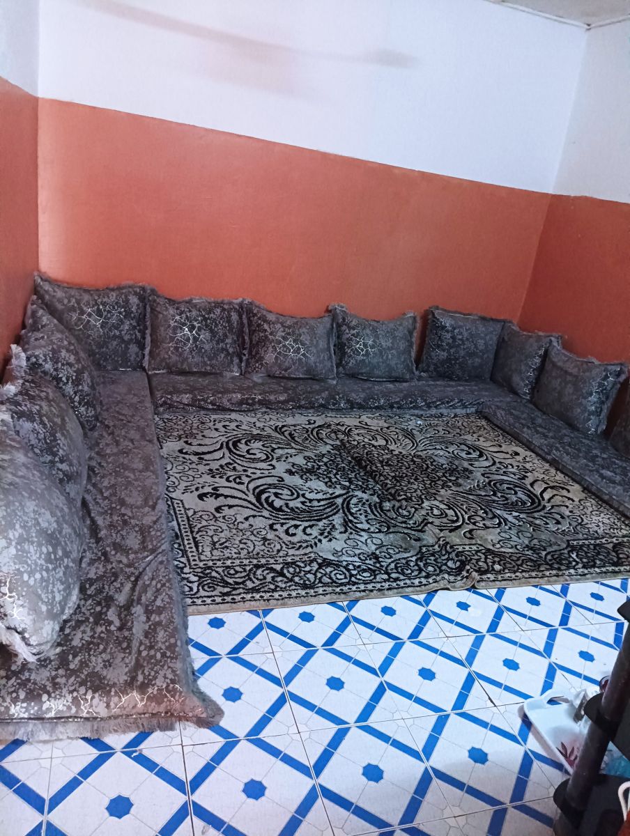 Qaaci tout neuf avec 3 matelas 12 coussins et tapis inclus à Djibouti