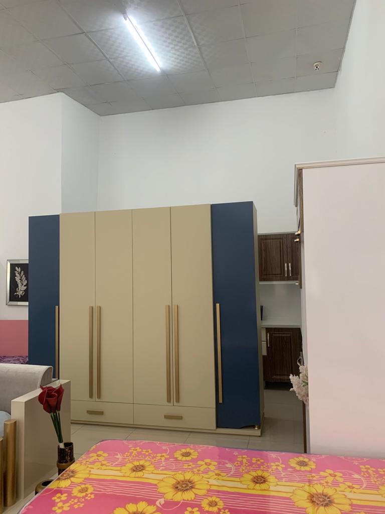 Armoire moderne 6 portes – Finition bicolore sur-mesure