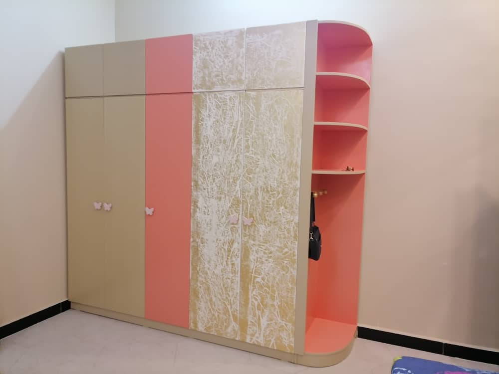Armoire moderne 6 portes – Finition bicolore sur-mesure