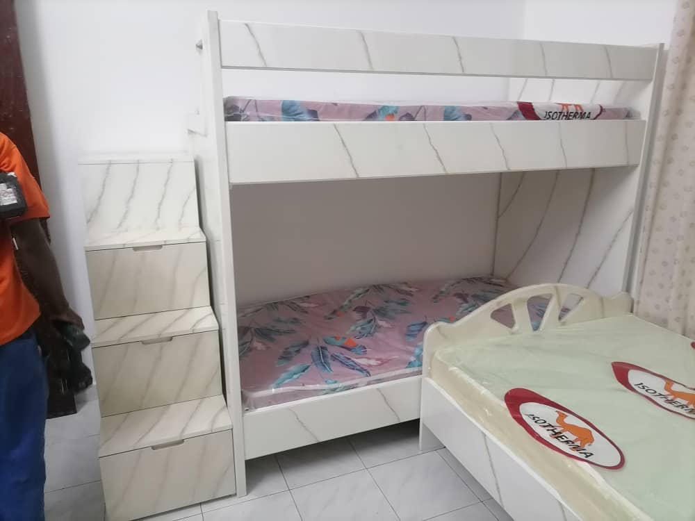 Lits superposés enfants sur-mesure – Sécurité & design
