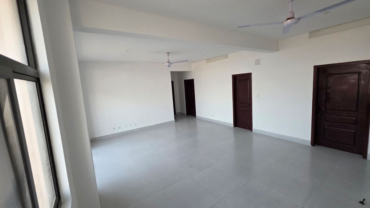 Bureaux 177 m² à louer au Héron – Immeuble professionnel face au PAM