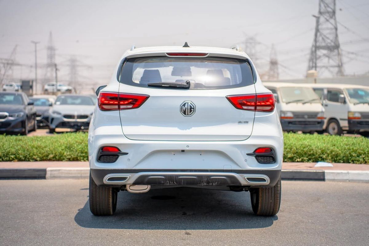 Voiture MG ZS 2025, essence, boîte automatique, blanc