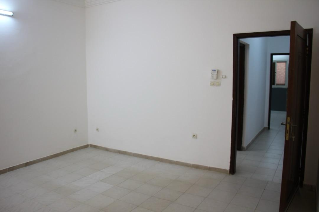 2 Appartements F4 avec terrasse et parking à Gabode 5, parfait pour une vie familiale confortable