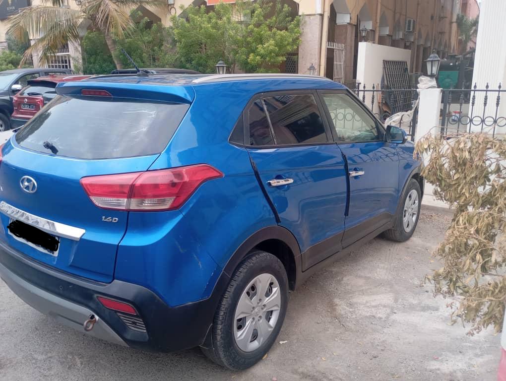 Lot de 5 voitures d\'occasion : Toyota Landcruiser, Hyundai Creta, Hyundai Tucson, Hilux en excellent état