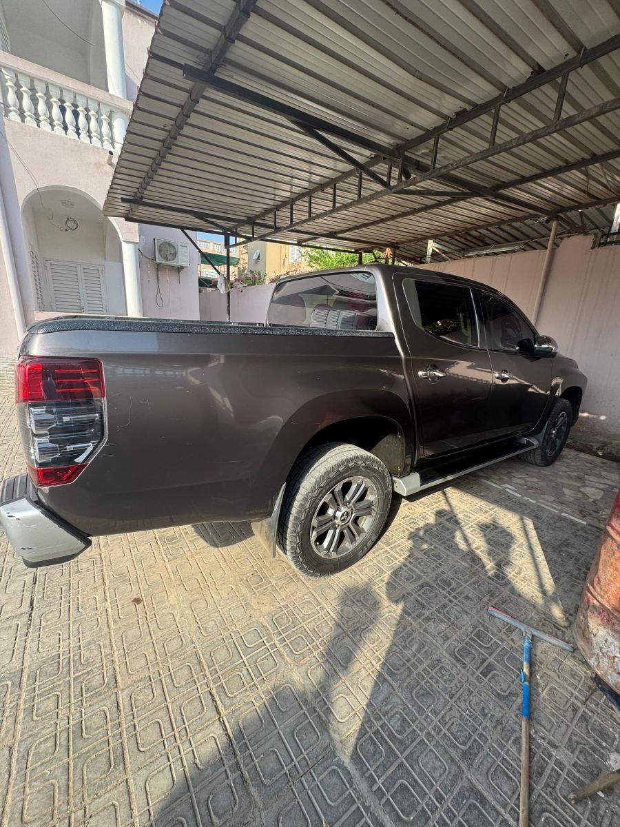 Mitsubishi L200 2022, diesel, boîte automatique, très bon état