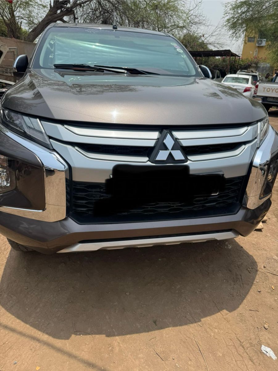 Mitsubishi L200 2022, diesel, boîte automatique, très bon état