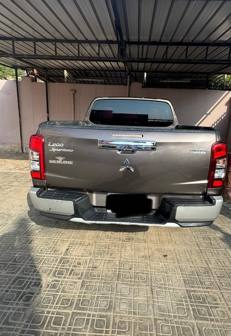Mitsubishi L200 2022, diesel, boîte automatique, très bon état