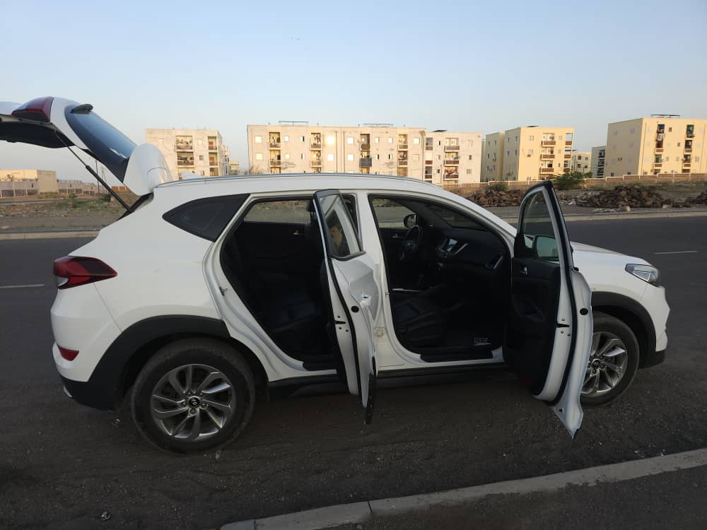 Hyundai Tucson 2018, diesel, automatique, climatisation, caméras, limiteur de vitesse