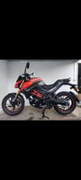 Moto Kavaki km200 cc, couleur orange, 2 mois d'utilisation