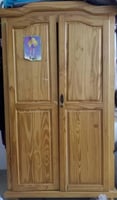 Armoire en bois presque neuf