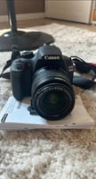 Canon 2000D avec accessoires et carte SD