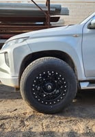 Pneus neufs Bridgestone avec jantes larges R17 pour véhicules 4x4