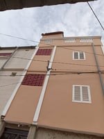 Maison F1 avec terrasse panoramique à louer à cité wadajir