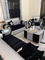 Salon complet en bon état avec tapis