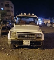 Voiture Suzuki Rocky en bon état, housse de siège neuve