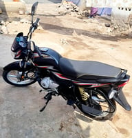 Moto Bajaj Platina 100, état neuf, à vendre