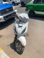 Scooter Honda, état moteur neuf, prix négociable