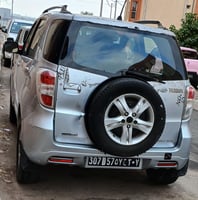 Voiture Terrios Dihatsu 2006-2017, essence, manuelle, 5 portes