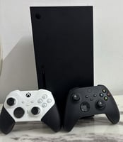 Xbox série X avec 2 manettes - Comme neuf