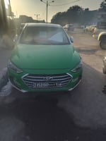 Hyundai Avante 2017 Automatique en excellent état - Faible kilométrage