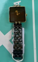 Montres élégantes en métal doré ou argenté pour femmes