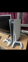 PlayStation 5 comme neuve avec 2 manettes et tous les câbles d'origine