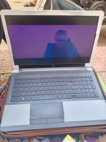 PC portable HP 17'', i3, 8GB RAM, 1TB de stockage en bon état