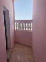 Appartement F4 près de la mosquée Aicha, avec compresseur d'eau inclus