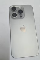 iPhone 15 Pro, 89% de batterie, bon état
