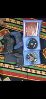PS4 Slim 3 manettes + 2 CD, bon état
