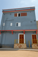 Maison R+2 spacieuse avec double entrée à proximité de la route