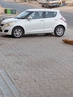 Suzuki Swift en très bon état, automatique, essence