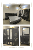 Chambre à coucher, gris avec miroirs, en bon état.