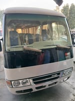 Mini-bus Mitsubishi Rosa 2017, parfait état, prêt à prendre la route