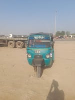 Bajaj Mahindra Tricycle presque neuf