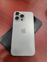 IPhone 15 Pro Max Titane 256 Go, 88% batterie, coque et protège-caméra inclus