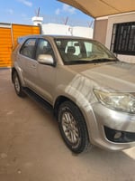 Toyota Fortuner 2014, 4x4, bo&icirc;te manuelle, 3e rang&eacute;e repliable