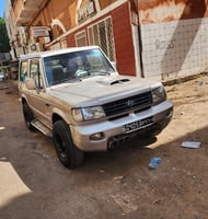 Hyundai Galloper Pajero, tr&egrave;s bon &eacute;tat, prix raisonnable