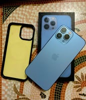 iPhone 13 Pro Max 256Go, Bleu Ciel, N&eacute;gociable