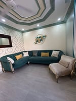 Canapé baroque, table, déco murale à vendre - Tapis vert cadeau