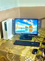 Ordinateur de Bureau Windows avec &Eacute;cran, Clavier et Souris