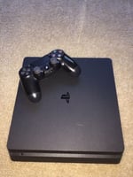 PS4 Slim en bon &eacute;tat avec garantie et manette incluse - Prix n&eacute;gociable