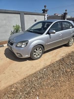 KIA Pride 2011, bo&icirc;te Automatique, essence, tr&egrave;s bon &eacute;tat