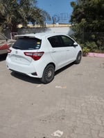 Voiture Vitz 2017, &eacute;tat neuf, cam&eacute;ras, papier pr&ecirc;t