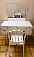 Coiffeuse et chaise assortie en excellent &eacute;tat