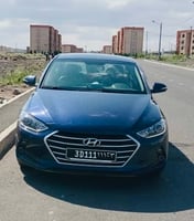 Hyundai Avante 2015, bo&icirc;te auto, cam&eacute;ra HD, gazoil &eacute;conomique, 5 places