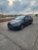 Hyundai Elantra 2016, automatique, si&egrave;ges tissu turc, clim impeccable