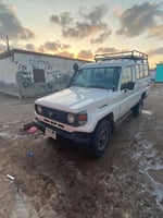 Toyota Landcruiser 2010, blanc, gazoil, bien entretenu